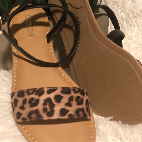 🔅Size 5.5 Only🔅Leopard Print Flat Sandals - Picture 5 of 7